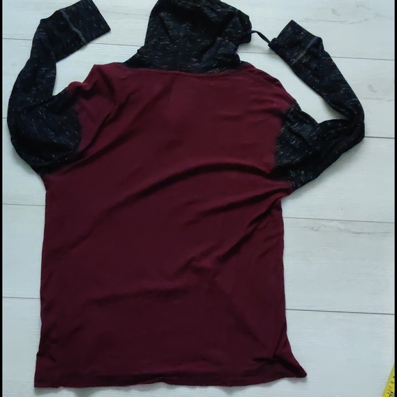 *💖 2/$15 or 4/$25, two tone hooded long sleeve shirt - Picture 3 of 12